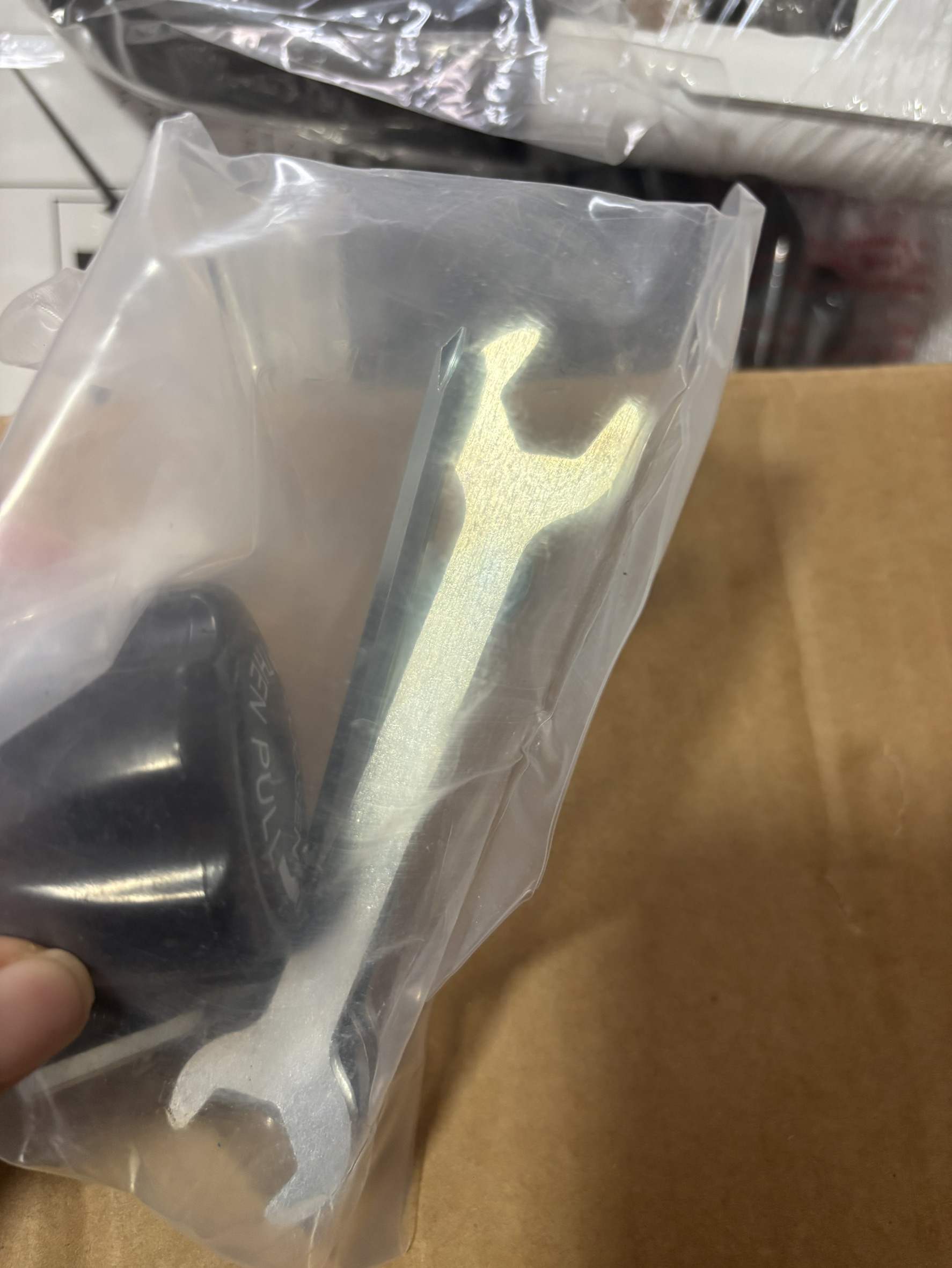 ルームサイクルに同梱されていた組み立て用工具と部品